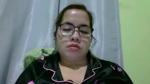 Snapshot of small_boobs59 chatting on 12/18/25, 03:07 Lovewella online show from 12/18/25, 03:07