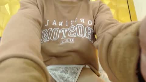 Snapshot of small_hot19 chatting on 03/11/25, 02:40 Small Hot19 online show from 03/11/25, 02:40