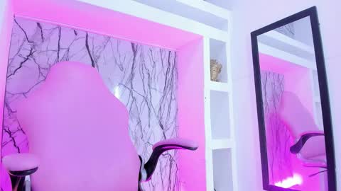 Snapshot of small_hot19 chatting on 09/12/25, 09:42 Small Hot19 online show from 09/12/25, 09:42