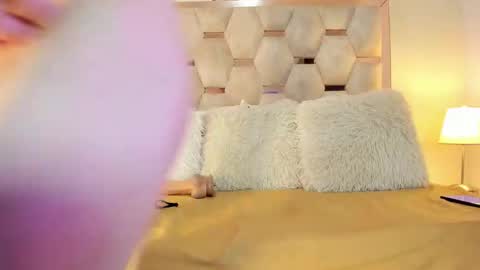 Snapshot of small_hot19 chatting on 09/25/25, 09:57 Small Hot19 online show from 09/25/25, 09:57