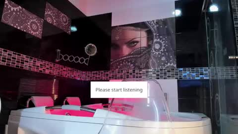 Snapshot of small_hot19 chatting on 10/23/25, 10:47 Small Hot19 online show from 10/23/25, 10:47