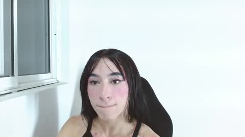 Snapshot of small_hot19 chatting on 11/14/25, 08:24 Small Hot19 online show from 11/14/25, 08:24