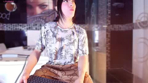 Snapshot of small_hot19 chatting on 12/02/25, 10:09 Small Hot19 online show from 12/02/25, 10:09