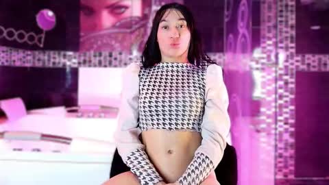 Snapshot of small_hot19 chatting on 12/14/25, 09:47 Small Hot19 online show from 12/14/25, 09:47