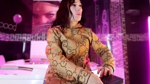 Snapshot of small_hot19 chatting on 12/16/25, 09:47 Small Hot19 online show from 12/16/25, 09:47