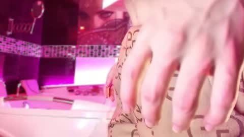 Snapshot of small_hot19 chatting on 01/09/26, 09:23 Small Hot19 online show from 01/09/26, 09:23