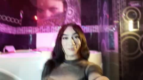 Snapshot of small_hot19 chatting on 02/14/26, 09:50 Small Hot19 online show from 02/14/26, 09:50