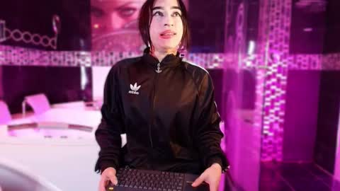 Snapshot of small_hot19 chatting on 02/20/26, 10:38 Small Hot19 online show from 02/20/26, 10:38