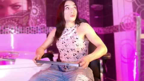 Small Hot19 online show from 03/18/26, 09:56