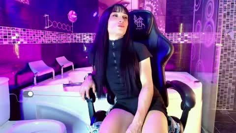 Small Hot19 online show from 05/27/26, 10:23