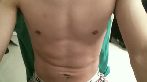 Snapshot of smallchimmer chatting on 10/01/25, 05:46 Small online show from 10/01/25, 05:46