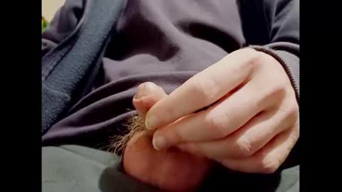 Snapshot of smallhairyuncut chatting on 12/30/24, 02:19 Small Hairy Uncut online show from 12/30/24, 02:19