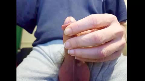 Snapshot of smallhairyuncut chatting on 12/20/25, 07:26 Small Hairy Uncut online show from 12/20/25, 07:26