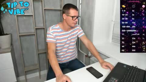 Snapshot of smallnipples chatting on 12/02/25, 05:52 Alex online show from 12/02/25, 05:52