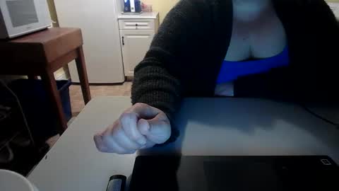 Snapshot of smalltowntrouble chatting on 02/14/26, 01:02 smalltowntrouble online show from 02/14/26, 01:02