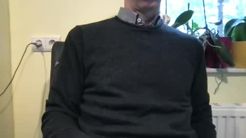 Snapshot of smart_sex69 chatting on 02/13/25, 08:06 smart_sex69 online show from 02/13/25, 08:06