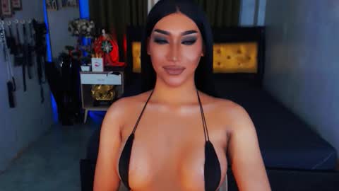 smasherqueen online show from 11/20/25, 10:15