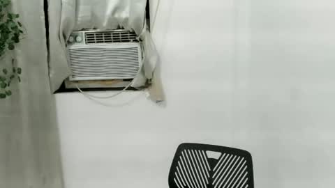 Snapshot of smellon_shake chatting on 11/25/25, 01:22 Julia online show from 11/25/25, 01:22