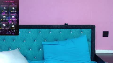 smile_cute_fox online show from 11/18/25, 12:42