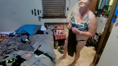 Snapshot of smilefame123 chatting on 02/04/25, 12:55 Smile Fa Me online show from 02/04/25, 12:55