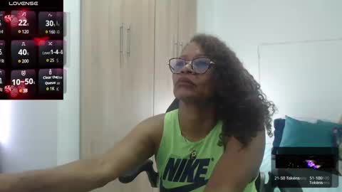 Snapshot of smilet_milf chatting on 12/19/24, 01:18 Smileth online show from 12/19/24, 01:18