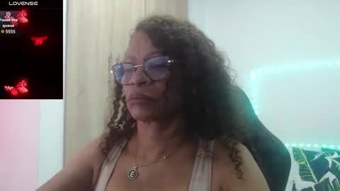 Snapshot of smilet_milf chatting on 01/02/25, 12:57 Smileth online show from 01/02/25, 12:57