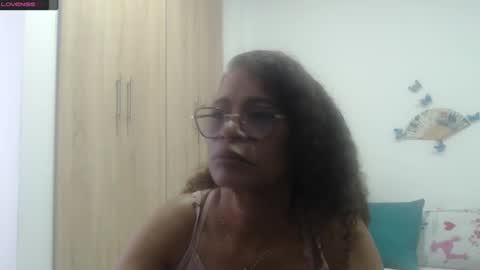 Snapshot of smilet_milf chatting on 02/02/25, 11:40 Smileth online show from 02/02/25, 11:40
