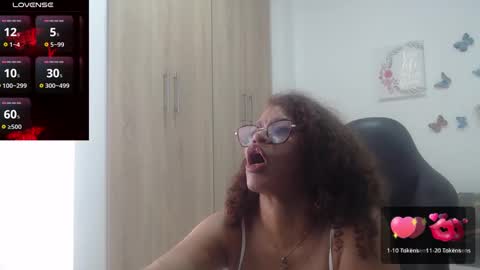 Snapshot of smilet_milf chatting on 02/28/25, 03:37 Smileth online show from 02/28/25, 03:37