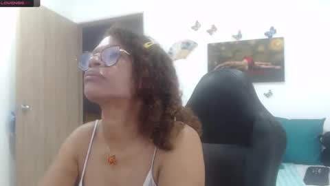 Snapshot of smilet_milf chatting on 03/06/25, 11:47 Smileth online show from 03/06/25, 11:47