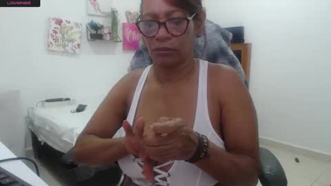 Snapshot of smilet_milf chatting on 09/19/25, 02:29 Smileth online show from 09/19/25, 02:29