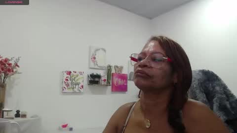 Snapshot of smilet_milf chatting on 10/05/25, 12:36 Smileth online show from 10/05/25, 12:36