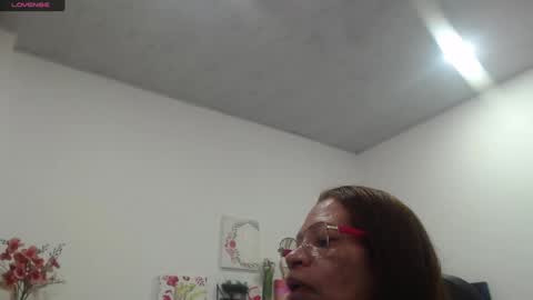 Snapshot of smilet_milf chatting on 10/11/25, 01:31 Smileth online show from 10/11/25, 01:31