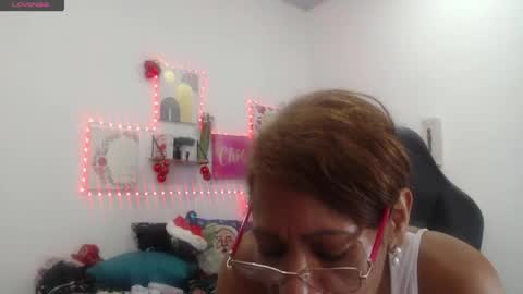 Snapshot of smilet_milf chatting on 01/05/26, 05:27 Smileth online show from 01/05/26, 05:27