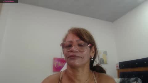 Snapshot of smilet_milf chatting on 01/10/26, 01:35 Smileth online show from 01/10/26, 01:35