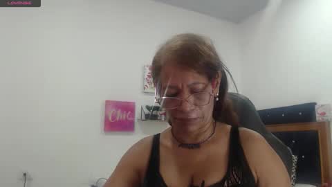 Snapshot of smilet_milf chatting on 01/11/26, 12:54 Smileth online show from 01/11/26, 12:54