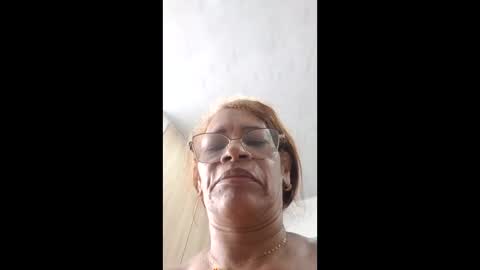 Snapshot of smilet_milf chatting on 03/06/26, 02:57 Smileth online show from 03/06/26, 02:57