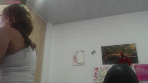 Snapshot of smilet_milf chatting on 03/09/26, 12:20 Smileth online show from 03/09/26, 12:20
