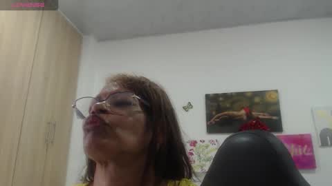 Snapshot of smilet_milf chatting on 03/11/26, 12:55 Smileth online show from 03/11/26, 12:55