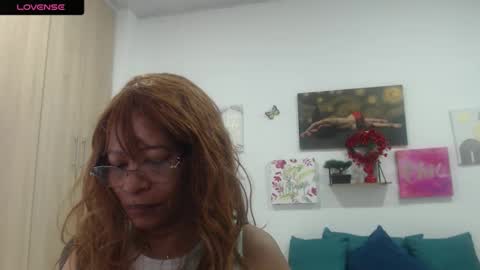 Snapshot of smilet_milf chatting on 03/31/26, 12:38 Smileth online show from 03/31/26, 12:38
