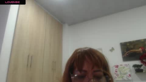 Snapshot of smilet_milf chatting on 04/01/26, 01:01 Smileth online show from 04/01/26, 01:01