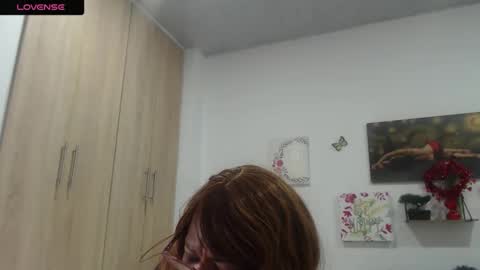 Snapshot of smilet_milf chatting on 04/08/26, 02:17 Smileth online show from 04/08/26, 02:17