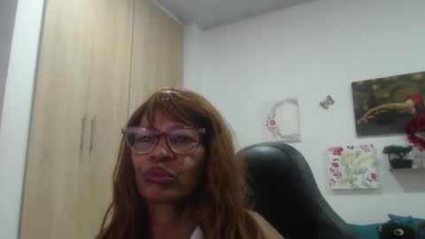 Snapshot of smilet_milf chatting on 04/17/26, 12:41 Smileth online show from 04/17/26, 12:41
