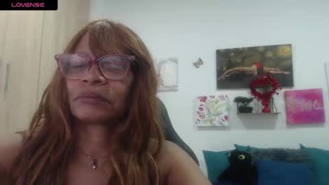 Snapshot of smilet_milf chatting on 04/18/26, 12:31 Smileth online show from 04/18/26, 12:31