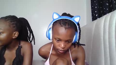 smiley luv1 online show from 12/19/25, 08:10