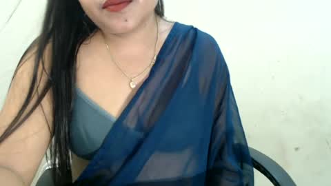 Snapshot of smiley_queen99 chatting on 06/25/26, 09:47 smiley online show from 06/25/26, 09:47