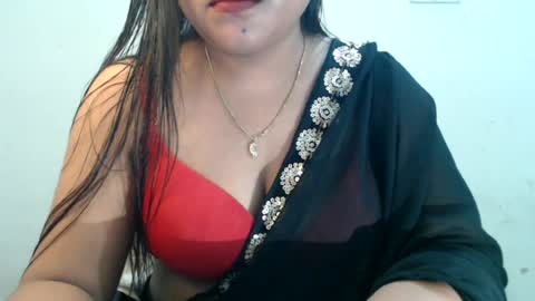 Snapshot of smiley_queen99 chatting on 07/20/26, 04:49 smiley online show from 07/20/26, 04:49