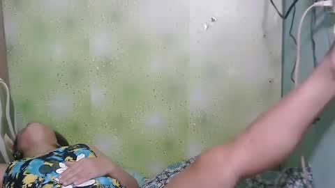 Snapshot of smilinglady27 chatting on 12/12/24, 10:34 smilinglady27 online show from 12/12/24, 10:34