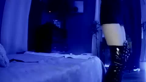 love bug online show from 10/11/25, 04:44