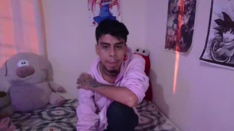 Snapshot of smoker00teddybear chatting on 02/22/25, 07:01 teddy online show from 02/22/25, 07:01