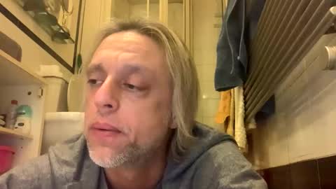 Snapshot of smokingtime chatting on 12/18/25, 09:21 Smokingtime online show from 12/18/25, 09:21